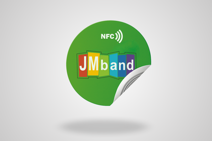 NFC uzlīmju fotoattēls ar savu logotipu