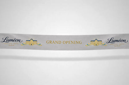 Pelēka inaugurācijas lente ar krāsainu apdruku no JM Band®.