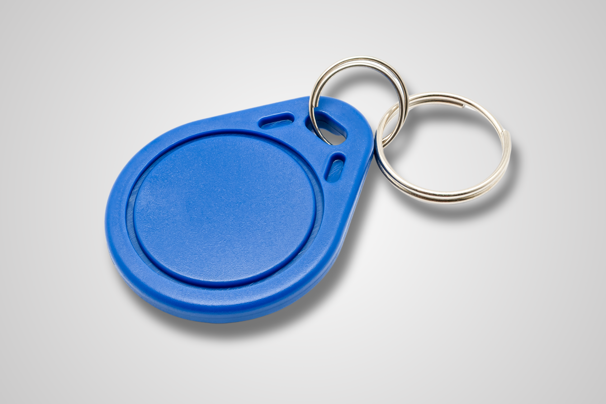 JM Band® NFC atslēgu piekariņa fotoattēls. Iegādājieties RFID zilā krāsā šeit.